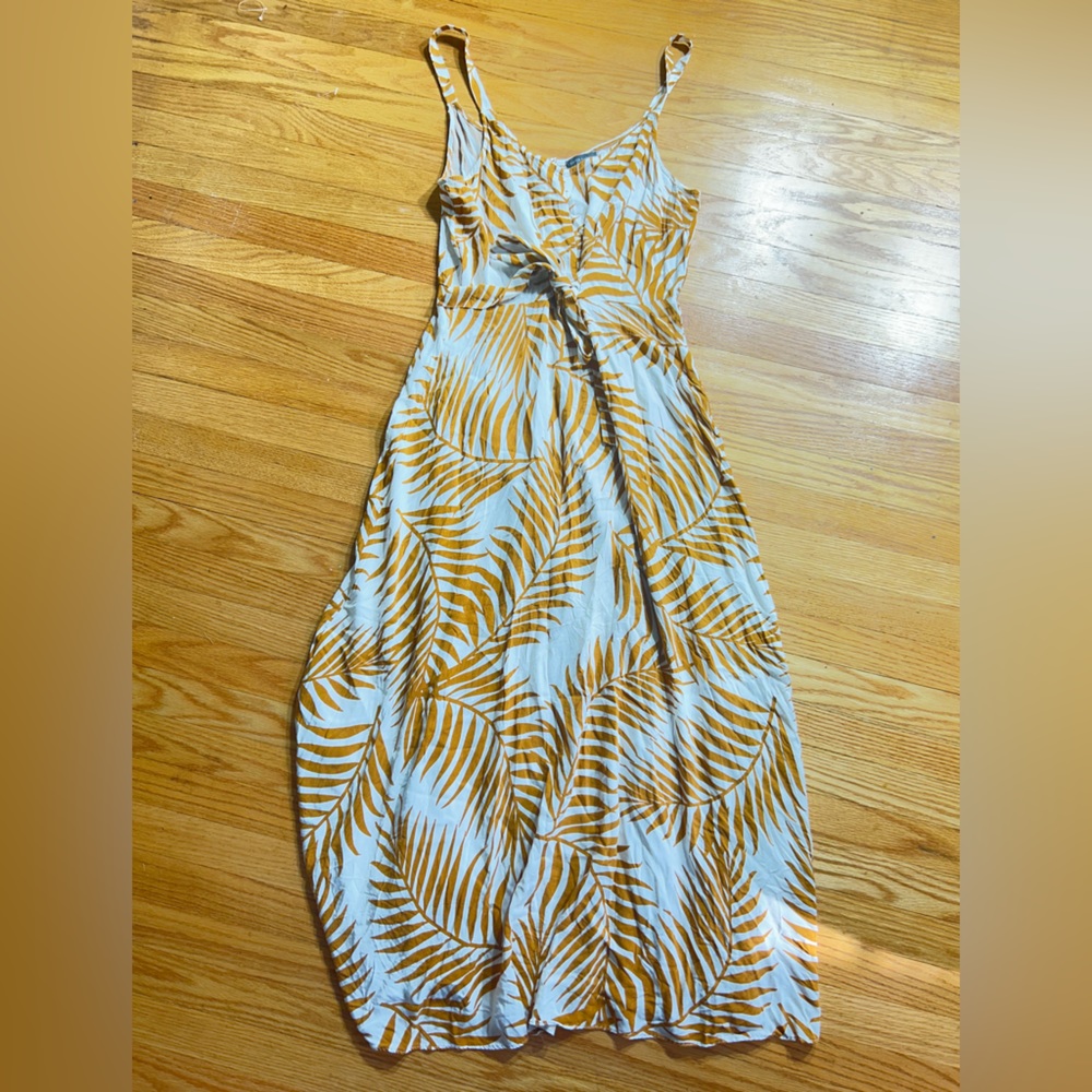 Vince Camuto. Dark Orange and white leaf maxi dress. Size medium.